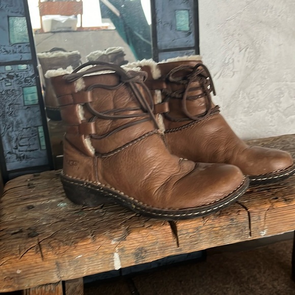 UGG Shoes - Uggs ankle boots lined size 6
